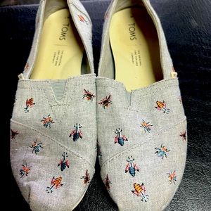 Tom’s Flats size 7